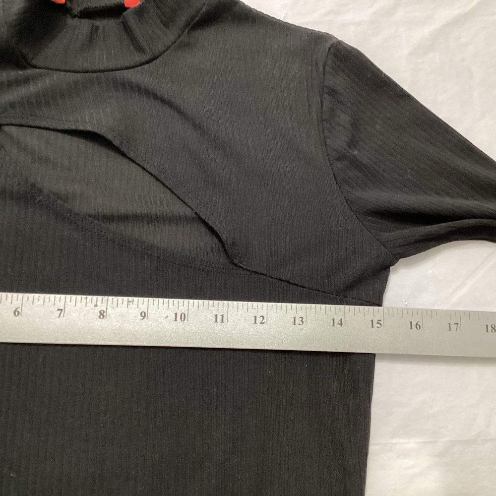 Hot Kiss Black Cut-Out Long Sleeve Top Junior Size Medium - Picture 4 of 5